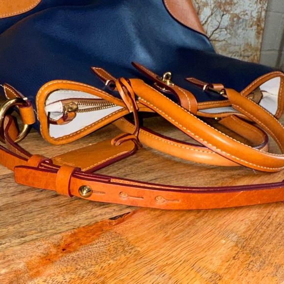 Large Dooney & Bourke Shelby Navy and British Tan Leather Tote Like New - Picture 14 of 15